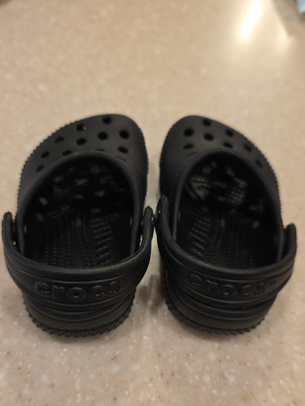 CROCS Kids Classic Clogs in Black
